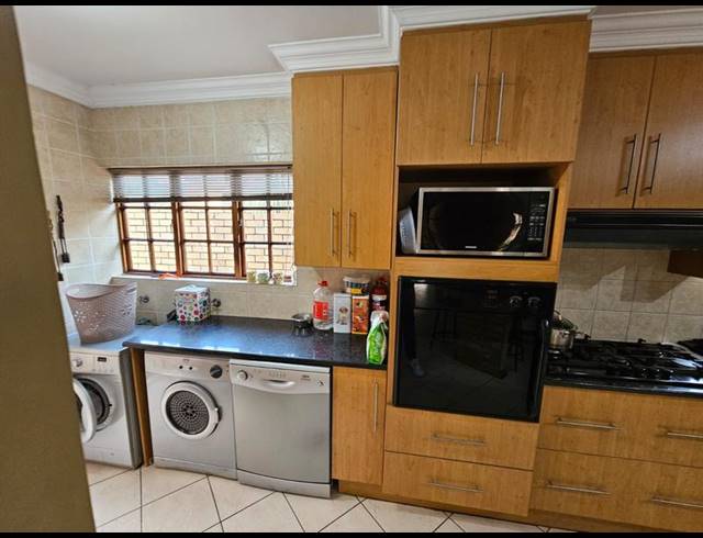 3 BEDROOM TOWNHOUSE FOR SALE IN THE REEDS